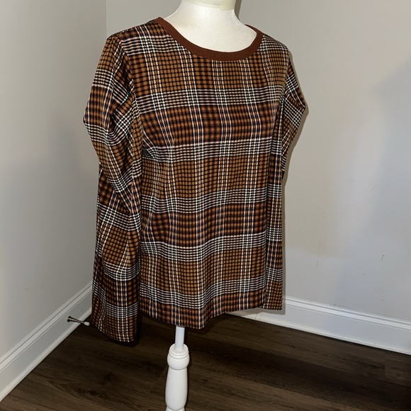 Black Friday long sleeves Blouse. Size M no tag with the size on it. NWOT. - Picture 4 of 9